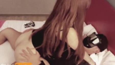 LaChicaSpider montada en polla ajena y siendo cogida frente al Admi en un casting