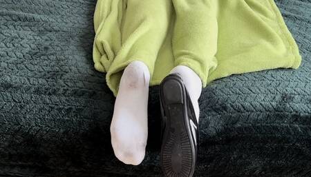 KIRA SOCK PLAY ON THE BED DIRTY WHITE NYLON FEET - MOV HD