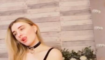 Blonde Babe Teasing You With Her Sexy Body On Cam