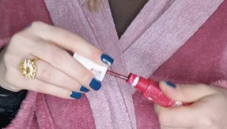 Shy Houswife or sexy Dominatrix ? ;)