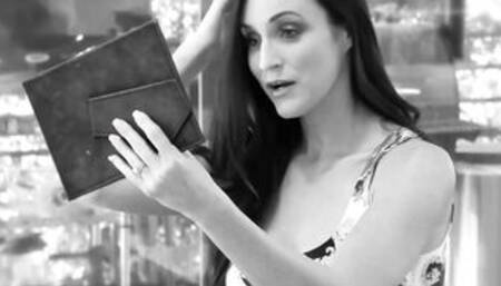 The Slutty Ex-Wife Alyssia Opens Her Mouth During A Facial Video After Sex!