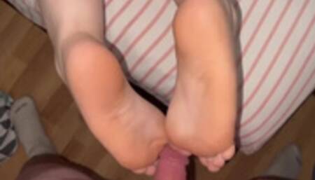 Full vids only on my onlyfans @cutefeet70 cum see what your missing ;)