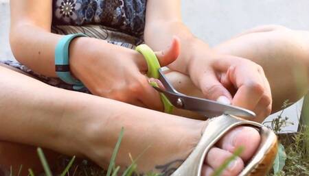 Shoes to destroy and perfect feet in the public garden 1080HD