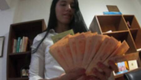 ¡Esto es lo que obtienes por robar mi dinero, MALDITA PERRA!