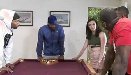 Casey Calvert Pays Off Her Electric Bill