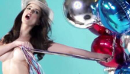 Emily Ratajkowski sexy