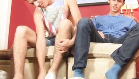 skinny 18yo homosexual twinky 18 yo try bareback anal first time