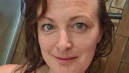 Spelen onder de douche met mijn satisfyer ???? ZOOOO LEKKER!!????????