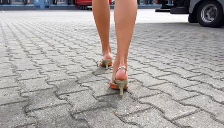 eamvz Scarlett on a walk with slingbacks (mp4-HD)