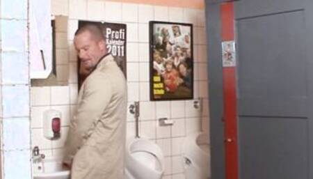 German Eighteen caught Bro inside Outdoor WC and banged with him