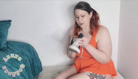 Cheerleader Humiliates Your Sweaty Converse Fetish (ID # 747 HD 1080rez)