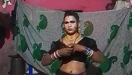 Maduri bhabhi wearing black sari