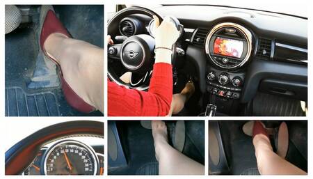 SEXY PREMIERE: Brutal hard braking and fast acceleration in new model Mini Cooper