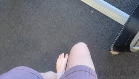 Fifi leaving meeting barefoot then driving to a friends house