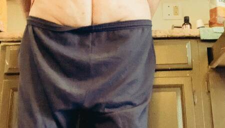 Fartin in the kitchen 2