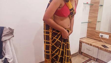 Hot Priya in Saree