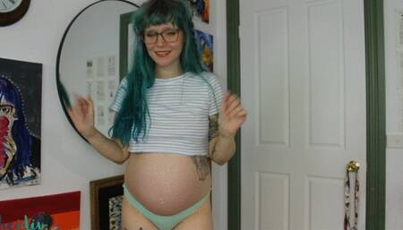 Pregnant Girlfriend Blowjob Quickie