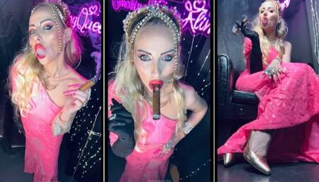 Your smoking Queen smokes a cigar and u can watch her beauty