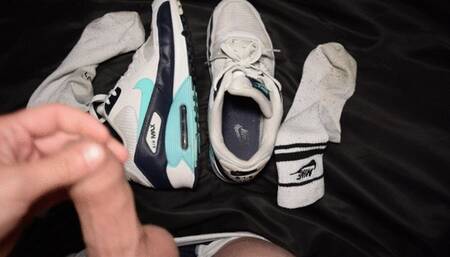 I masturbate and cum on my sneakers and socks