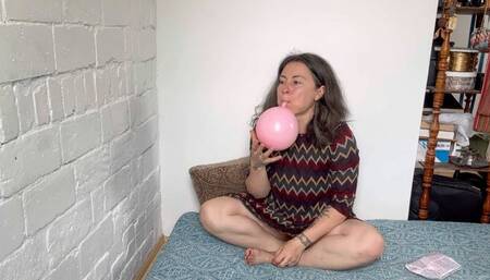 blowing three balloons avi