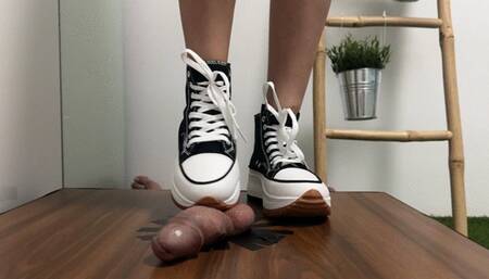 Rouge shoejob and ballstomping with CONVERCE RUN STAR HIKE