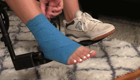 I Hurt My Foot - Miss Savvy Suxx shows her Walking Cast and Unwraps her Med Wrap - WMV 1080