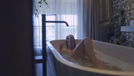 Solo Bath playtime
