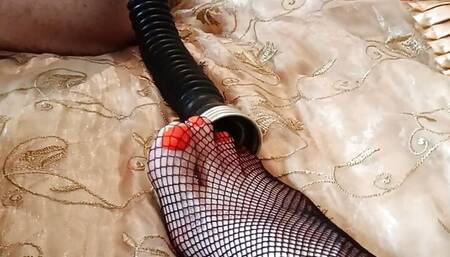 I love foot massage, when the slave is wearing a gas mask, it's easier for me to control that he enjoys the aroma of my feet