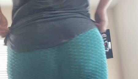 Sfw fat latina squats in booty leggings