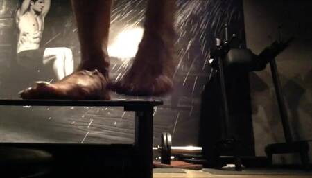 muscle girl pumping booty . Monster hack squat.