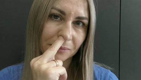 Pick your nose with your middle finger MP4 FULL HD 1080p