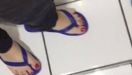 @tici_feet IG ticii feet crushing peanuts with another feet girl - red toenails (preview) full 4sale