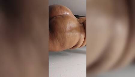 POV: Ebony Giantess Gets All Oiled Up