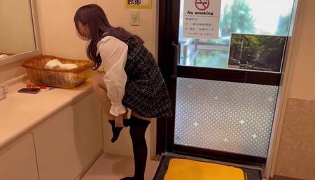 A couple having sex in a hot spring! Licking the penis thickly with sweat and copulating