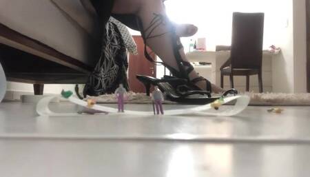 @tici_feet goddess tici! giantess style