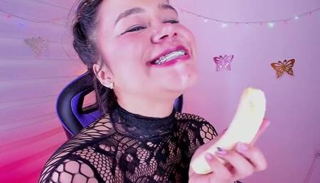 Lila Jordan enjoys a banana