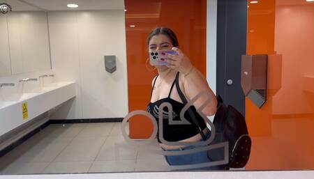 Stinky Farts In Restaurant Bathroom