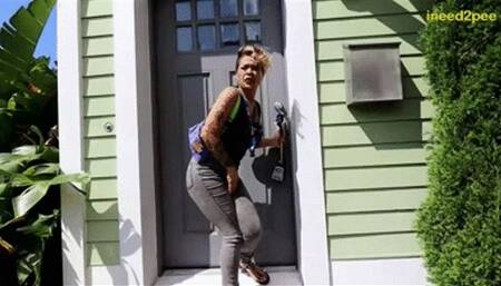 INEED2PEE IPOD Loosey Lu Epic Jeans Pissing on stairway