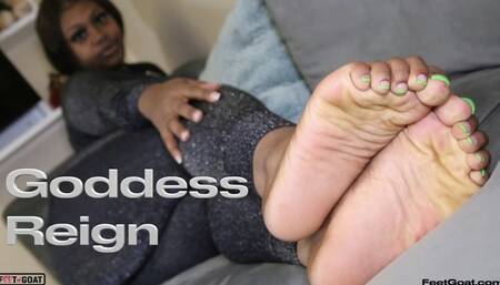 Goddess Reign spitty sloppy footjob and handjob with exploding cumshot -- Uber Eats delivery driver gets a nice surprise as his tip!