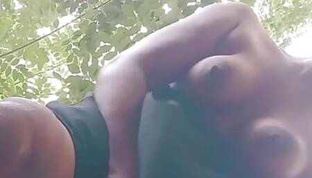 Srilankan sexy girl fun, asian women outside hot video, sexy lady showing her pussy.sexy girl outside hot video.black pussy