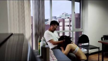 Secretaria follada en oficina.