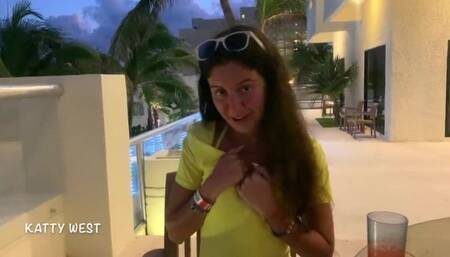 Русская шлюха сосёт и трахается с иностранцем в отеле за деньги