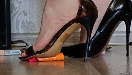 Unaware Giantess Getting Ready Make up Crush