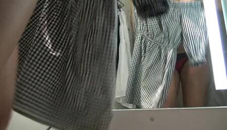 Masturbation dans la cabine d'essayage d'un magasin par Vic Alouqua