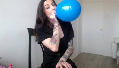 ballonnen knallen met hoge hakken