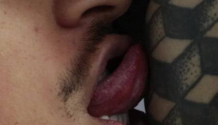 bite my biceps! ????????