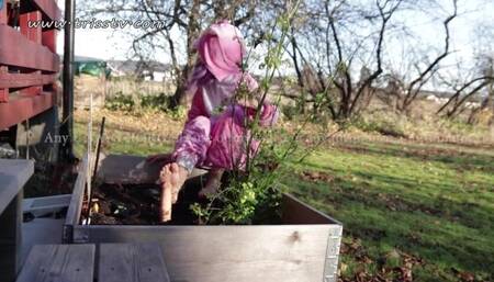 Footjob Inside a Garden Vegetable Box Wearing a Pink Panther Costume | Triss2020 on Chaturbate