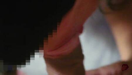 She puts on lipstick to give a blowjob.
