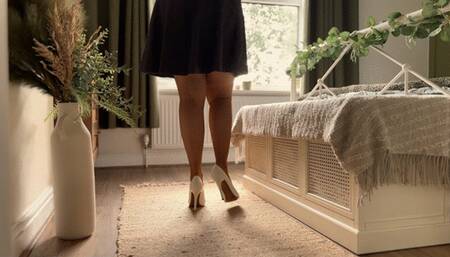 Striptease - Stripping out of Cecilia De Rafael Vidrio 15D Tights in Moreno