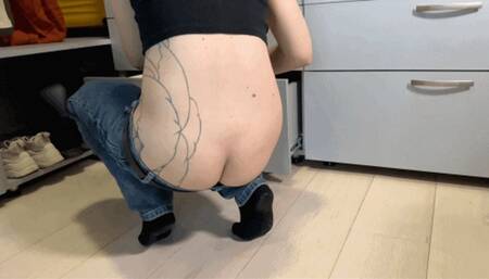 SWEET CLEANING WOMAN WITH A CRACKED ASS!